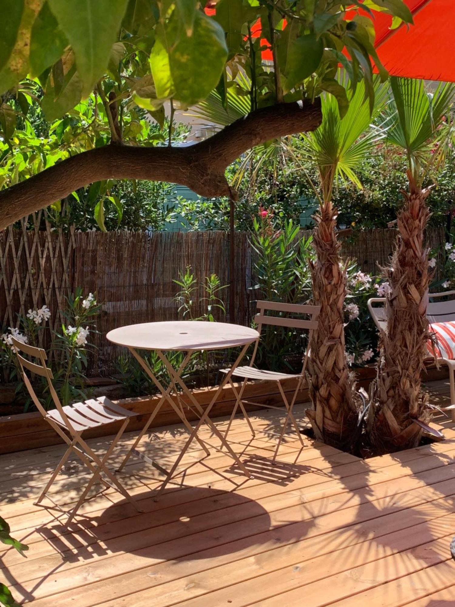 La Des Amandiers Bed & Breakfast