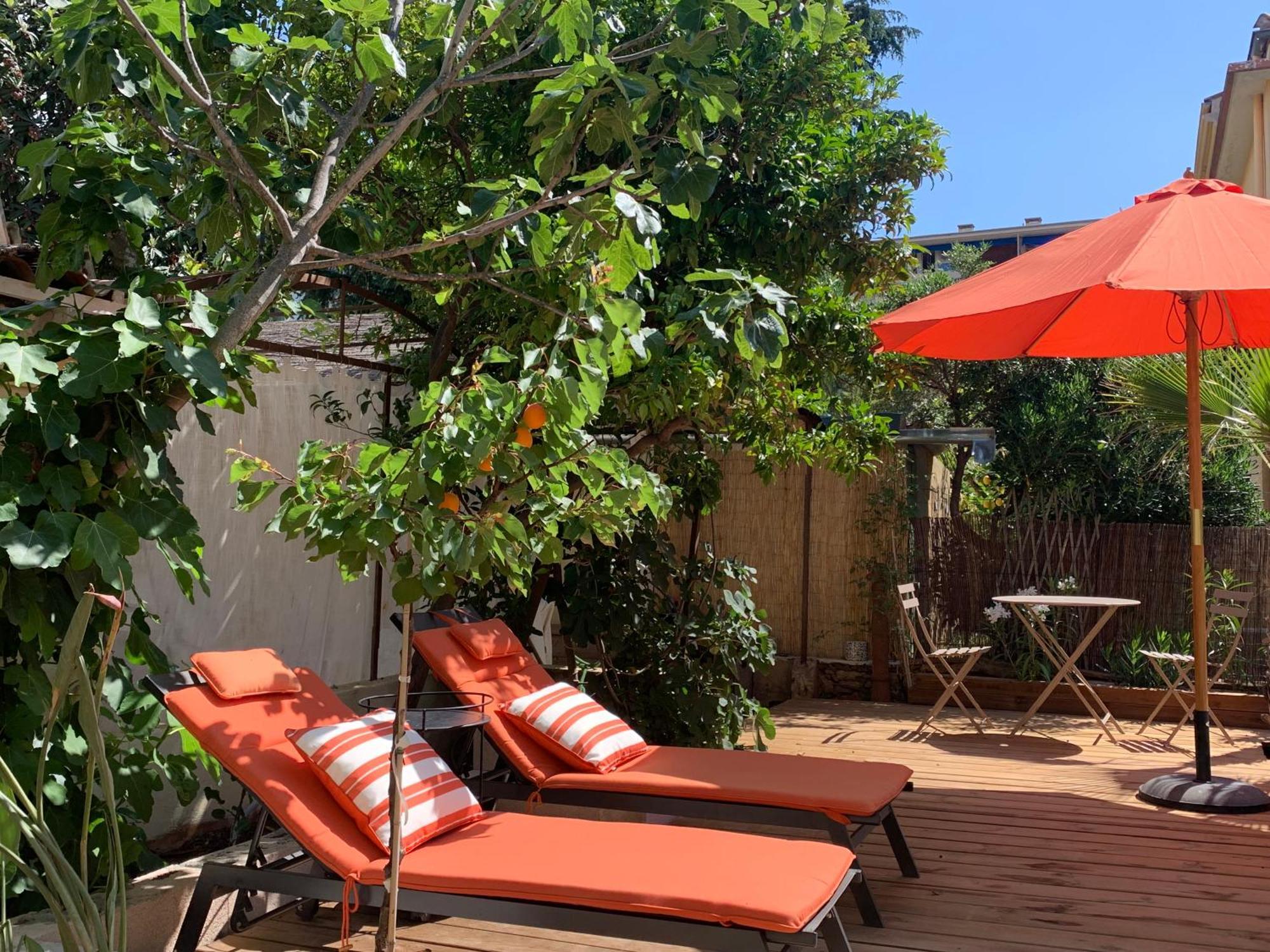 La Des Amandiers Bed & Breakfast *