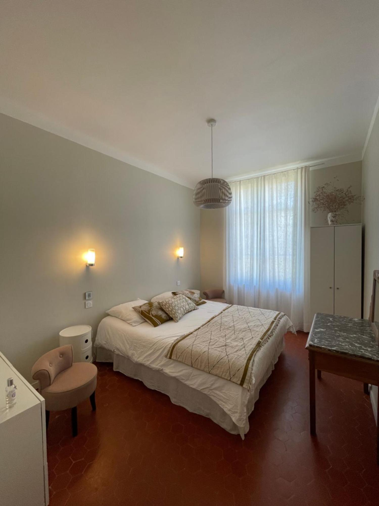 Bed & Breakfast La Des Amandiers Hyeres